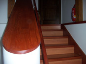 Celkový pohled na obklad schodiště a podesty